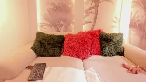 Snapshot of angelierose_ chatting on 07-25-26, 01:19 Angelie Rose online show from 07-25-26, 01:19