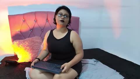 Snapshot of angelik_fooxxx chatting on 02-12-26, 01:00 Angelik online show from 02-12-26, 01:00