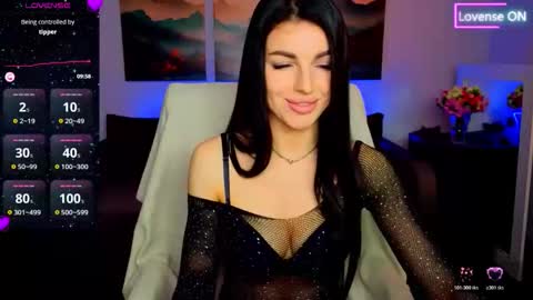 Snapshot of angelina_clark chatting on 05-06-26, 06:30 Angelina online show from 05-06-26, 06:30