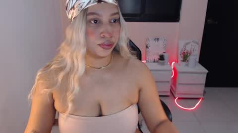 Snapshot of angelina_mia chatting on 07-24-26, 04:32 angeli online show from 07-24-26, 04:32