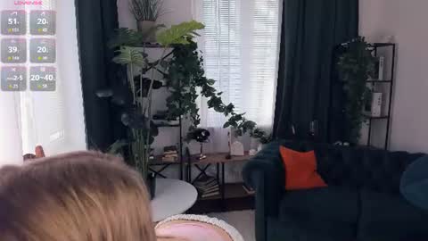 Snapshot of angelinahass chatting on 07-17-26, 09:05 Alice WOW online show from 07-17-26, 09:05