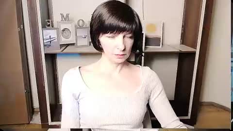 Snapshot of angelinalov_ chatting on 06-14-26, 06:59 Angelina online show from 06-14-26, 06:59