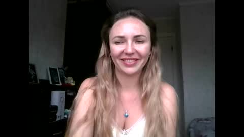 angelinalove28 online show from 10-26-25, 07:36