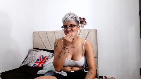 Snapshot of angelinandnini chatting on 07-17-26, 03:35 angelinandnini online show from 07-17-26, 03:35