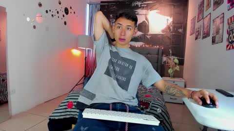 Snapshot of angell01_ chatting on 11-07-25, 12:16 Angel online show from 11-07-25, 12:16