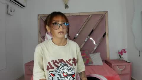Snapshot of angell_petite01 chatting on 05-22-26, 08:36 angell_petite01 online show from 05-22-26, 08:36