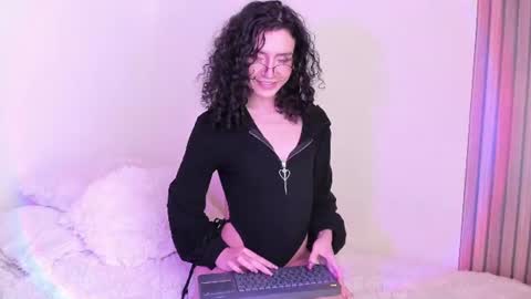 Snapshot of angellike_doll chatting on 07-11-26, 08:00 Angellike online show from 07-11-26, 08:00