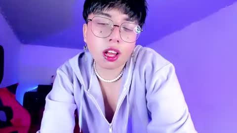 Snapshot of angellonfire chatting on 06-27-26, 03:33 Angel online show from 06-27-26, 03:33
