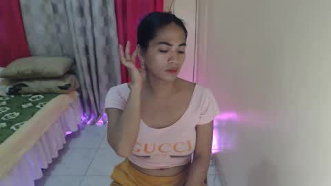 Snapshot of angelofcumx chatting on 06-04-26, 01:44 sabina online show from 06-04-26, 01:44