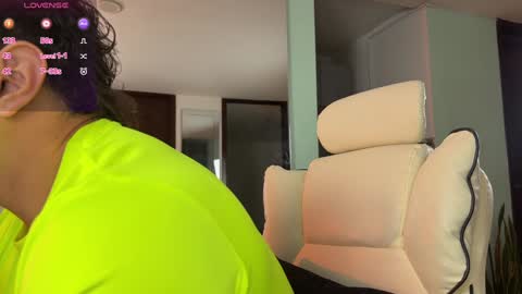 Snapshot of angeloferro1 chatting on 01-26-25, 01:41 Angelo Ferro online show from 01-26-25, 01:41