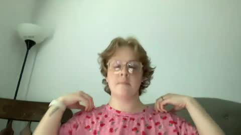 Snapshot of angeloflight273360 chatting on 06-12-26, 07:02 Angel of Light online show from 06-12-26, 07:02