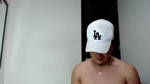 Snapshot of angels_0001 chatting on 01-16-25, 04:39 angels_0001 online show from 01-16-25, 04:39