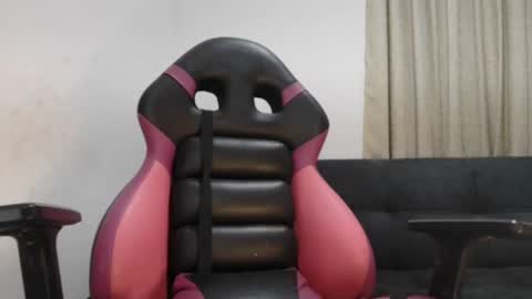 Snapshot of angels_chat chatting on 06-12-26, 04:11 ivanna online show from 06-12-26, 04:11