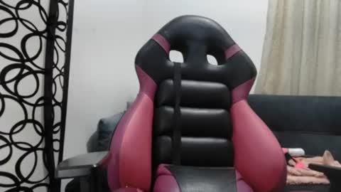 Snapshot of angels_chat chatting on 06-18-26, 04:02 ivanna online show from 06-18-26, 04:02