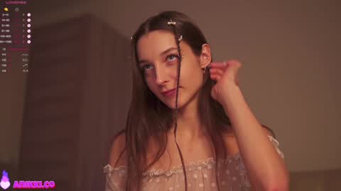 Snapshot of angels_kiss chatting on 03-10-25, 11:32 Nikki online show from 03-10-25, 11:32