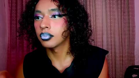 Snapshot of angelsdustxxx chatting on 09-24-25, 07:01 online show from 09-24-25, 07:01