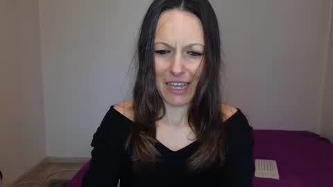 Giulia online show from 03-18-26, 12:30