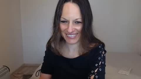 Giulia online show from 04-12-26, 12:10