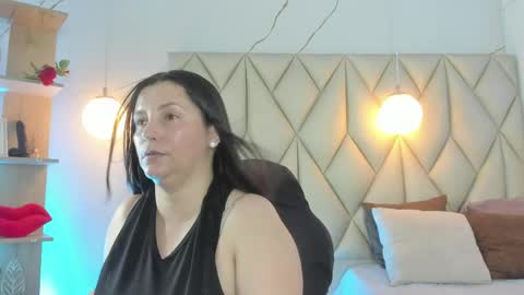 Snapshot of angelswets chatting on 05-07-26, 02:00 ANGIE online show from 05-07-26, 02:00
