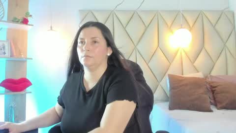 Snapshot of angelswets chatting on 05-09-26, 02:00 ANGIE online show from 05-09-26, 02:00