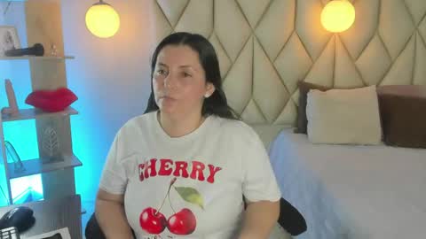 Snapshot of angelswets chatting on 05-10-26, 02:00 ANGIE online show from 05-10-26, 02:00