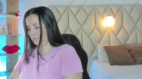 Snapshot of angelswets chatting on 06-09-26, 02:17 ANGIE online show from 06-09-26, 02:17