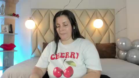 Snapshot of angelswets chatting on 06-25-26, 03:49 ANGIE online show from 06-25-26, 03:49