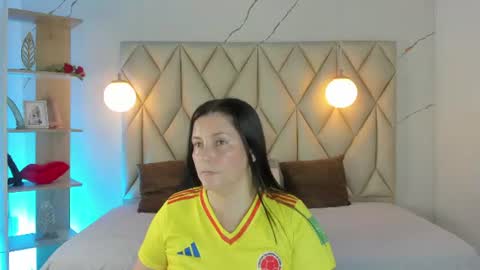 Snapshot of angelswets chatting on 06-27-26, 02:34 ANGIE online show from 06-27-26, 02:34