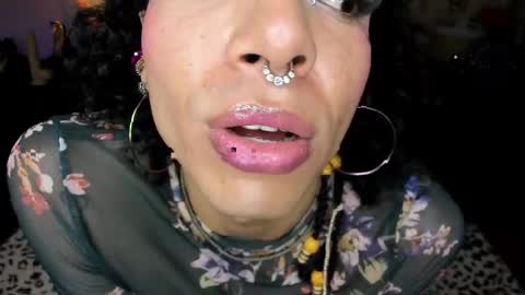 Snapshot of angelwhitte chatting on 05-05-26, 11:35 angelwhitte online show from 05-05-26, 11:35