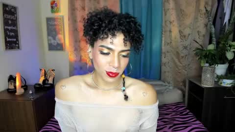 Snapshot of angelwhitte chatting on 05-10-26, 01:33 angelwhitte online show from 05-10-26, 01:33
