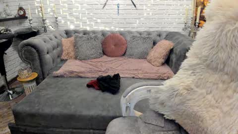 Angel Wild online show from 02-09-25, 11:25