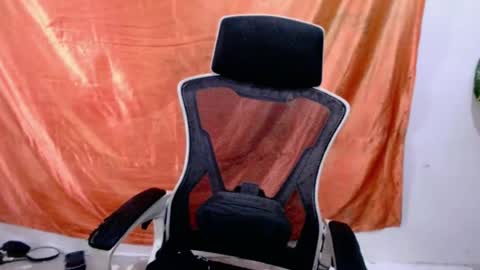 Snapshot of angelyn_slim chatting on 06-29-26, 05:25 angelyn_slim online show from 06-29-26, 05:25