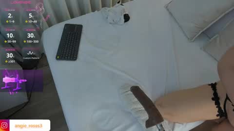 Snapshot of angiee_roses chatting on 05-16-26, 12:40 angiee roses online show from 05-16-26, 12:40