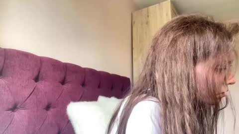 Snapshot of anglaperin chatting on 06-08-26, 06:25 Ann online show from 06-08-26, 06:25
