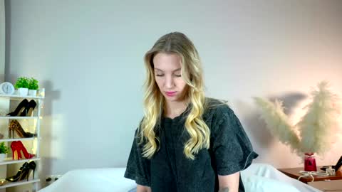 Snapshot of angry_tomato_ chatting on 01-01-25, 12:53 Lera My next stream on November 30 online show from 01-01-25, 12:53