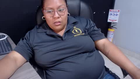 Snapshot of angy_ro12 chatting on 02-11-26, 08:36 angy online show from 02-11-26, 08:36