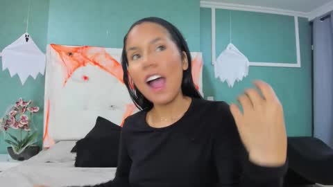 Ania online show from 10-27-25, 01:48