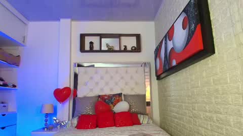 laura  online show from 02-18-25, 04:48