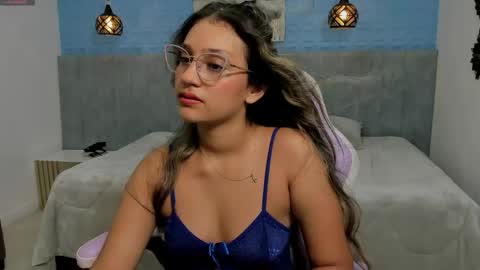 Snapshot of aniie_princess_18 chatting on 05-19-26, 11:11 anni online show from 05-19-26, 11:11