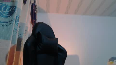 Snapshot of aniie_sweet4u chatting on 05-11-26, 04:04 ANIIE online show from 05-11-26, 04:04