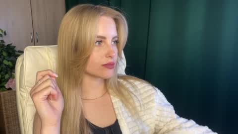 Snapshot of anita_blairr chatting on 05-18-26, 04:07 Anita online show from 05-18-26, 04:07