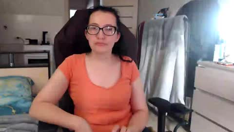 Snapshot of ankey_rayah chatting on 06-23-26, 12:14 Nameless online show from 06-23-26, 12:14