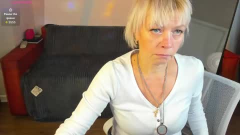 Snapshot of ann_annise chatting on 06-08-26, 01:20 ann_annise online show from 06-08-26, 01:20
