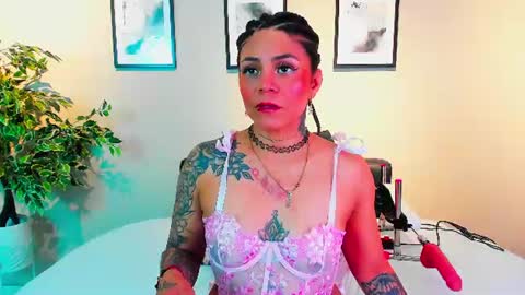 Snapshot of anna__spencer chatting on 06-21-26, 01:03 Anna online show from 06-21-26, 01:03