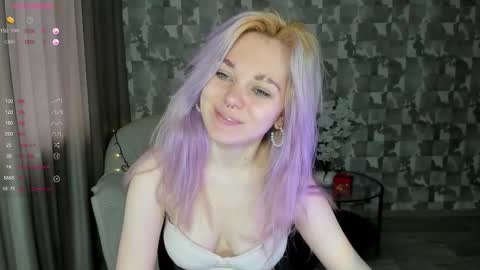 Snapshot of anna_aaaa chatting on 12-19-25, 08:21 Anna online show from 12-19-25, 08:21