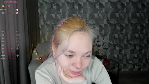 Snapshot of anna_aaaa chatting on 12-22-25, 08:33 Anna online show from 12-22-25, 08:33