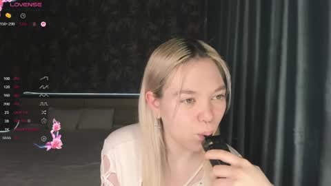 Snapshot of anna_aaaa chatting on 04-25-26, 07:22 Anna online show from 04-25-26, 07:22
