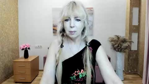 Snapshot of anna_ditrih chatting on 05-16-26, 11:42 Anna Ditrih online show from 05-16-26, 11:42