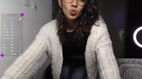 Snapshot of anna_dlove_cam chatting on 01-21-25, 06:12 Anna online show from 01-21-25, 06:12