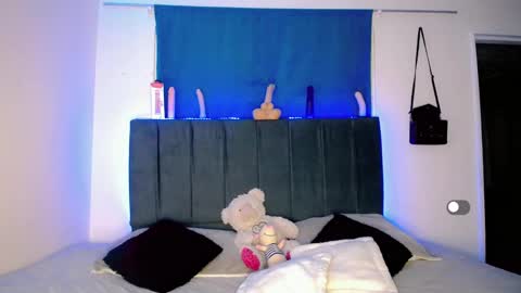 Anailyn figueroa online show from 11-07-25, 03:17